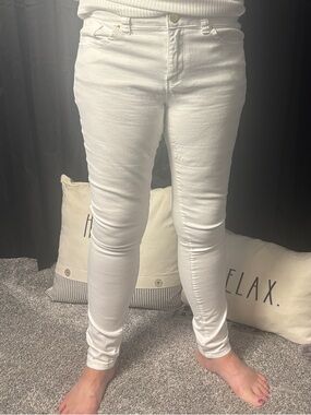 VIP White Women’s Skinny Jeans – Stretch High-Rise Fit